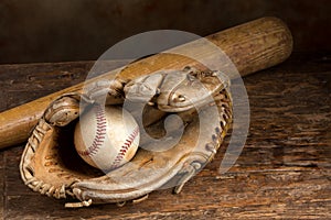 Leather baseball glove