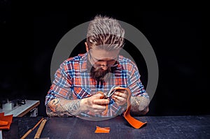 Leather Skinner forming new leather production