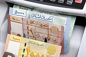 Lebanese pound in a counting machine