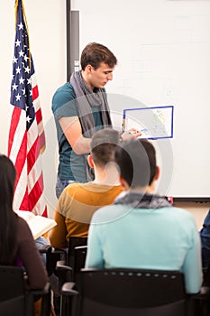 Lecturer explain diagram to students