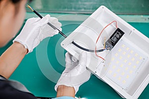 LED light bulb production factory, the production process of light-emitting diodes