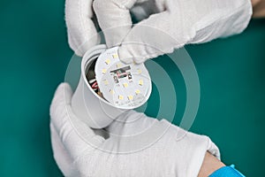 LED light bulb production factory, the production process of light-emitting diodes