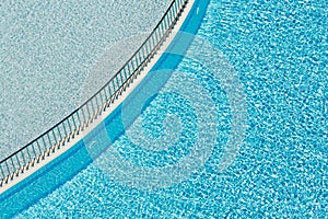 Ledge separating two pools
