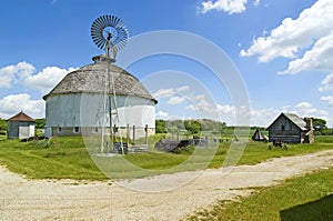 Leedy round barn