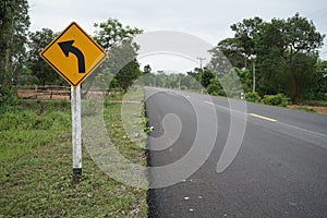 Left curve warning sign for travel safety