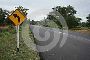 Left curve warning sign for travel safety