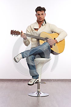 Lefty guitar player photo