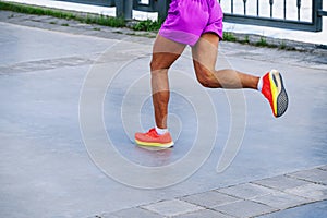 legs female runner run marathon