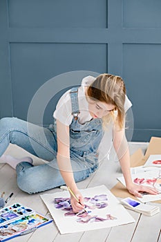 Leisure art talent expression girl drawing picture