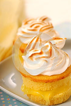 Lemon curd cupcakes