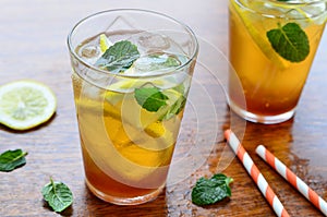 Lemon iced tea with mint