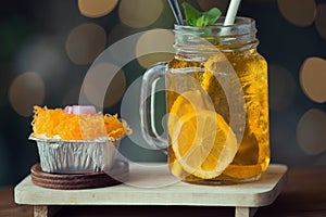 Lemon iced tea on wooden plate