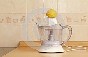 Lemon juice maker