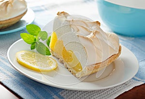 Limón merengue de nieve tarta 