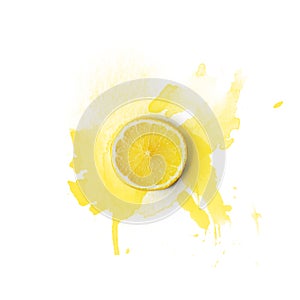 Limone fetta su bianco acquerello spruzzatura copiare 