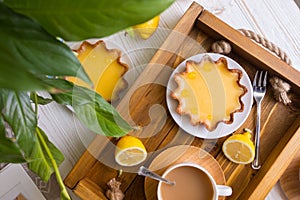 Lemon tarts and coffee