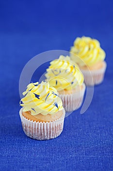 Lemon yellow cupcakes