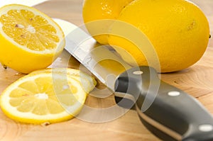 Lemons and knife