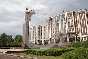 A Lenin monument, the government and the Supreme Council of Tran