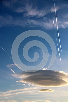 Lenticular circular clouds