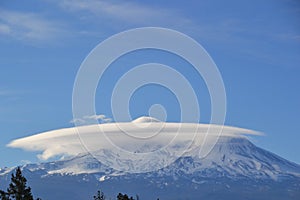 Lenticular cloud and mt shasta