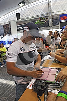 Leon haslam signing autographs