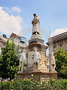 Leonado da Vinci Statue, Milan, Italy photo