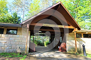 Leonard Harrison State Park Visitor Center & banner for Entrance to Views