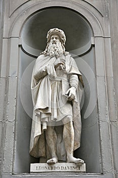 Leonardo da Vinci statue in Italy