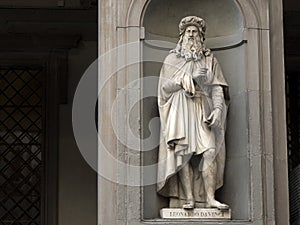 Leonardo Da Vinci statue made by Luigi Pampaloni, 1839. It is located in the Uffizi courtyard, in Florence photo