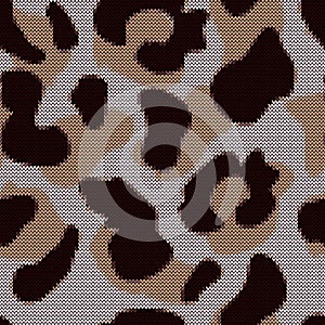 Leopard seamless pattern in knitted style. Jacquard cheetah fur background