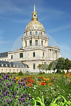 Les Invalides monument Intendant garden flowers