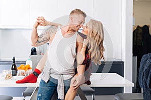 Let`s play in the kitchen, honey