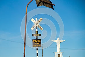 Level crossing warning signal in Brazil.