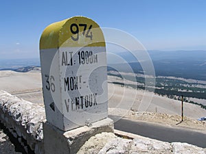 Level stone Mont Ventoux