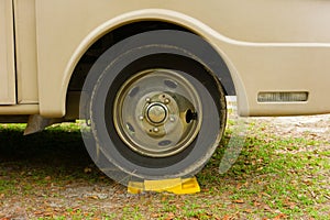 A leveling device for an rv