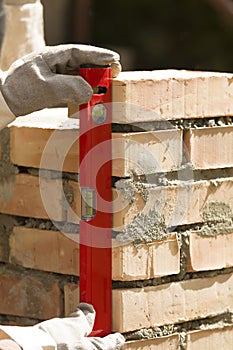 Leveling the masonry bricks