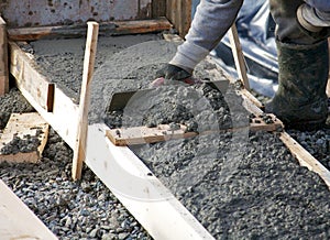 Levelling concrete