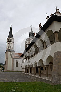 Levoča Stará radnice s věží baziliky svatého Jakuba v pozadí, Levoča, Slovensko