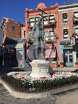 Lew Wasserman statue, Universal Studios, Orlando, FL