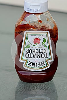 BOTTLE HEINZ TOMATO KETCHUP