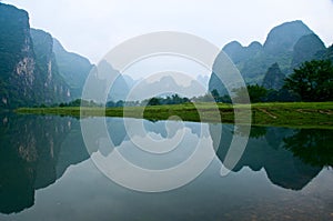 Li Jiang river and its mountains photo