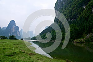 Li Jiang river and its mountains photo