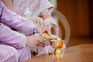 libation, Thai engagement, pour water in Thai wedding, pouring water in Thai wedding.