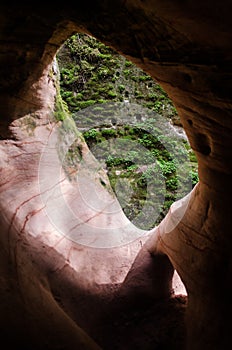 Licu Langu Sandstone Cliffs, Lode