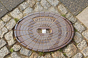 Lid for underground fire hydrant