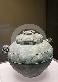 Lidded Bronze Kettle with Floating Foil