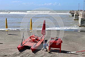 Lido di Ostia - Barca di salvataggio sul Lido Battistini