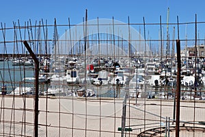 Lido di Ostia - Scorcio del porto dalla scogliera della Spiaggia per Cani