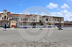 Lido di Ostia - Tende da campeggio sulla Spiaggia Gialla